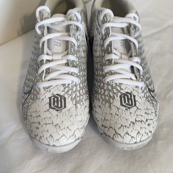 Nike Vapor Edge Shark Soccer Cleats Kids White/Grey – Size 4Y - Picture 3 of 9